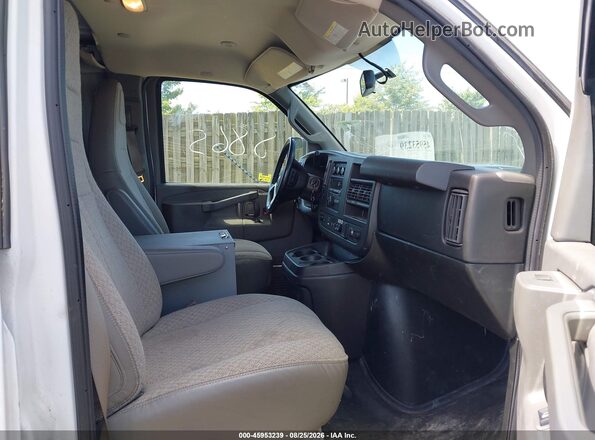 1GCWGAFP6J1333895 2018 CHEVROLET EXPRESS White Vista interior delantera