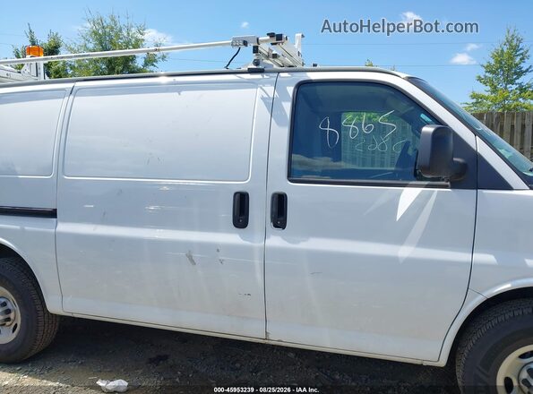 1GCWGAFP6J1333895 2018 CHEVROLET EXPRESS White Vista interior trasera