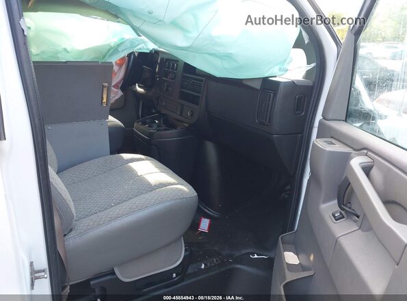 1GCWGAFP7M1309769 2021 CHEVROLET EXPRESS Белый Вид салона спереди
