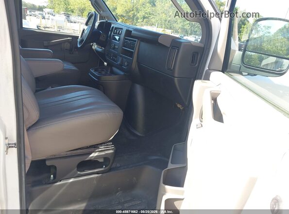 1GCWGAFP7R1238757 2024 CHEVROLET EXPRESS White Vista interior delantera