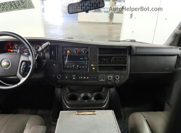 1GCWGAFP9M1302080 2021 CHEVROLET EXPRESS White Widok deski rozdzielczej