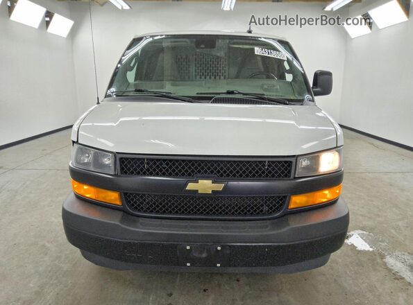 1GCWGAFP9M1302080 2021 CHEVROLET EXPRESS White Widok z przodu