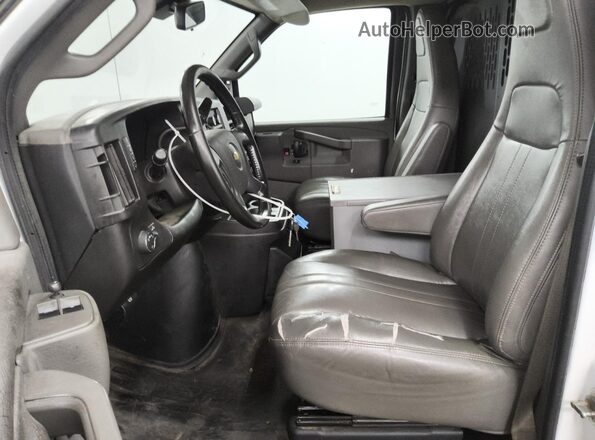 1GCWGAFP9M1302080 2021 CHEVROLET EXPRESS White Widok wnętrza 360 stopni