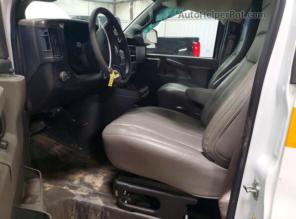 1GCWGAFP9S1273340 2025 CHEVROLET EXPRESS White Вид салону спереду