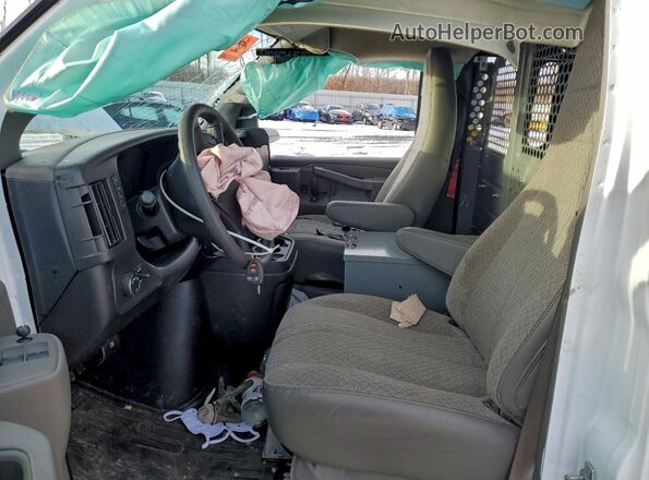 1GCZGGF75S1103718 2025 CHEVROLET EXPRESS Белый Вид салона спереди