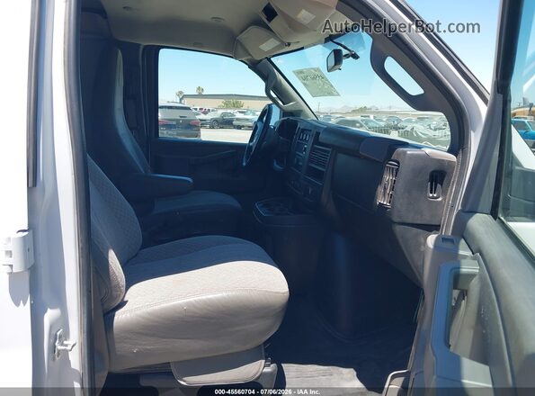 1GCZGHFG8J1316859 2018 CHEVROLET EXPRESS Белый Вид салона спереди