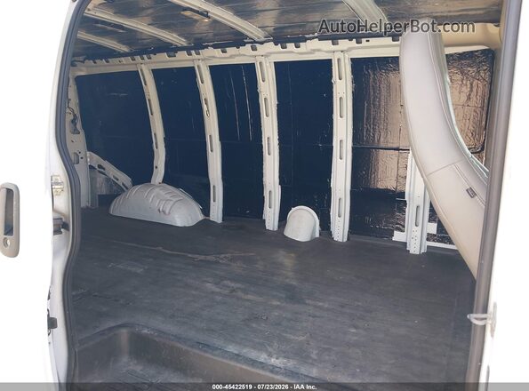 1GCZGHFG9J1300685 2018 CHEVROLET EXPRESS White Вид наклейки з VIN-кодом