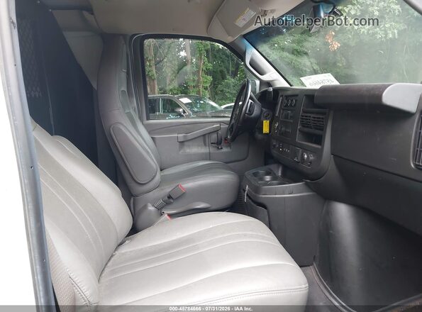 1GCZGHFP4P1185597 2023 CHEVROLET EXPRESS White Vista interior delantera