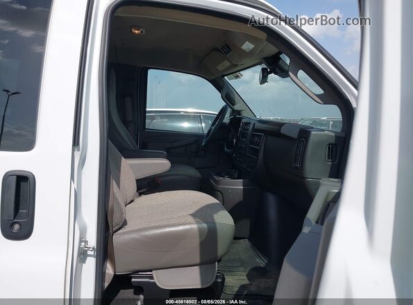 1GJZ7PFP0S1214167 2025 GMC SAVANA PASSENGER White Вид салону спереду