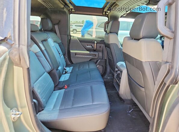1GKB0RDC7RU100379 2024 GMC HUMMER Gray უკანა სავარძლების ხედი