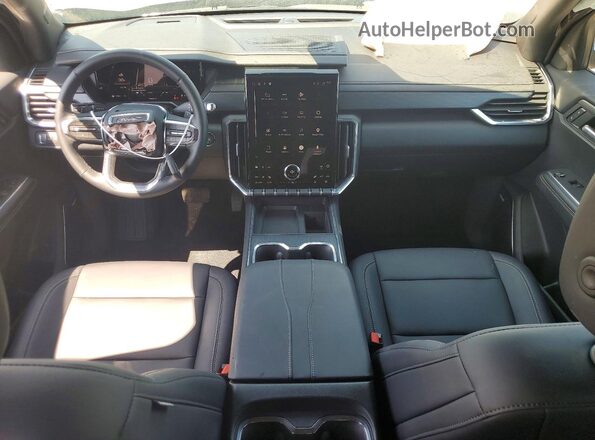 1GKENKKS0TJ293029 2026 GMC ACADIA Silver Dashboard view