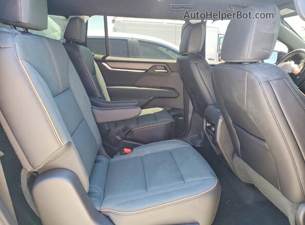 1GKENPKS2TJ278853 2026 GMC ACADIA Silver Вид задньої частини салону