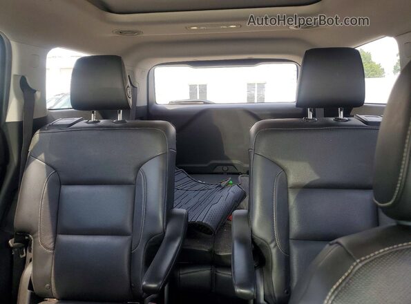 1GKKNWLS4HZ149646 2017 GMC ACADIA Silver Հետևի նստատեղերի տեսք