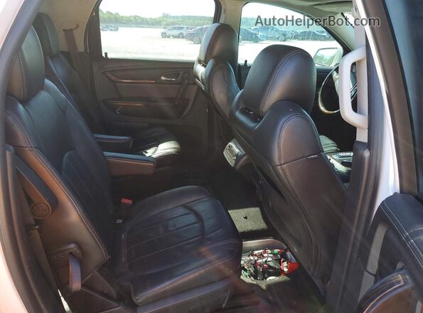 1GKKRTKD3GJ207488 2016 GMC ACADIA White Widok wnętrza z tyłu
