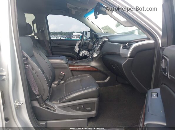 1GKS1BKC9HR360338 2017 GMC YUKON Серебряный Вид салона спереди