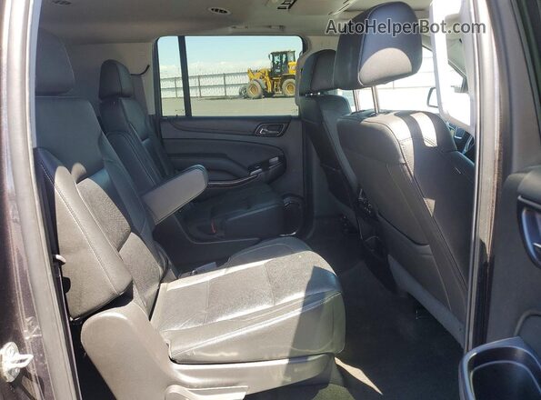 1GKS2GKC7HR146412 2017 GMC YUKON Gray Widok wnętrza z tyłu