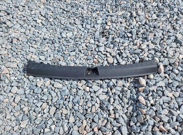 1GNERGKW7PJ109444 2023 CHEVROLET TRAVERSE Red Vista de la etiqueta del VIN
