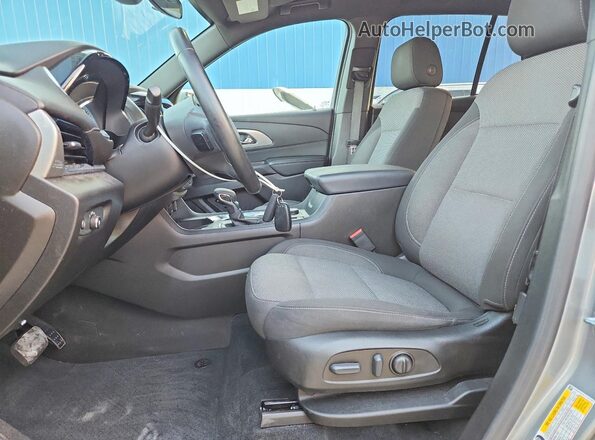 1GNERGKW7PJ163360 2023 CHEVROLET TRAVERSE Серебряный Вид салона спереди