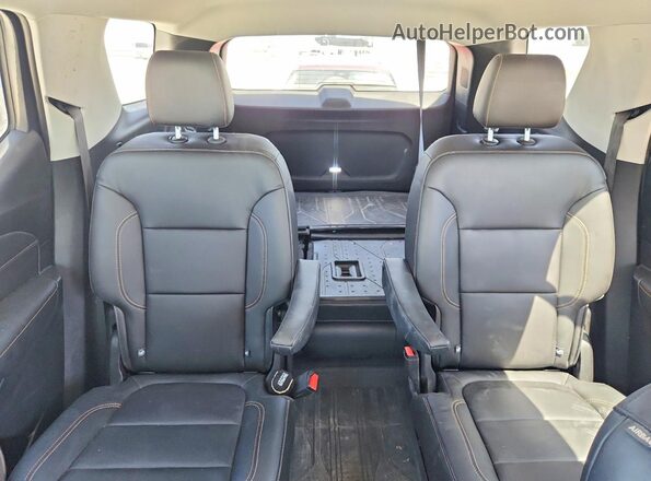 1GNERJKW0LJ303479 2020 CHEVROLET TRAVERSE Silver Widok tylnych siedzeń