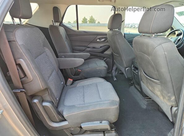 1GNEVGKW9JJ130735 2018 CHEVROLET TRAVERSE Серый Вид задней части салона