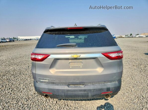 1GNEVGKW9JJ130735 2018 CHEVROLET TRAVERSE Серый Вид сзади