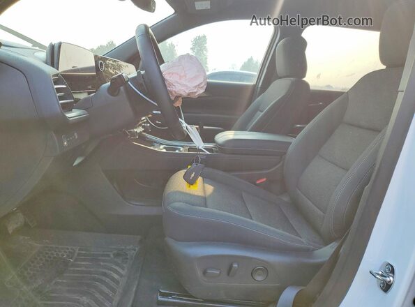 1GNEVGRS3SJ283860 2025 CHEVROLET TRAVERSE White Widok wnętrza z przodu