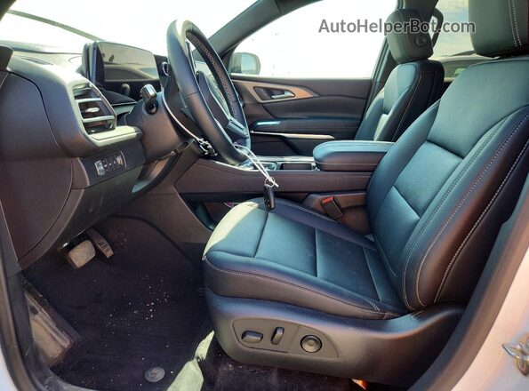 1GNEVGRS9SJ284706 2025 CHEVROLET TRAVERSE White Widok wnętrza z przodu