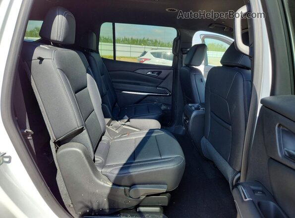 1GNEVGRS9SJ284706 2025 CHEVROLET TRAVERSE White Widok wnętrza z tyłu