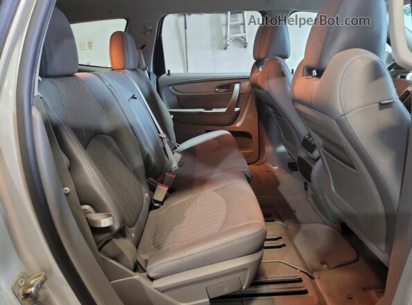 1GNKVGKD7HJ313014 2017 CHEVROLET TRAVERSE Серебряный Вид задних сидений