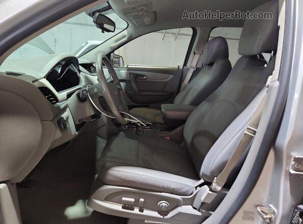 1GNKVGKD7HJ313014 2017 CHEVROLET TRAVERSE Серебряный Вид салона спереди