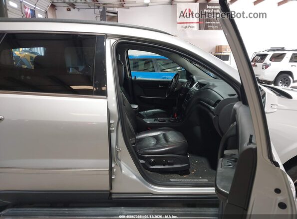 1GNKVJKDXGJ331082 2016 CHEVROLET TRAVERSE Silver Front interior view