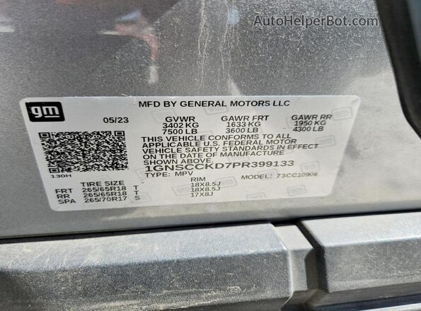 1GNSCCKD7PR399133 2023 CHEVROLET SUBURBAN Gray Widok naklejki z numerem VIN