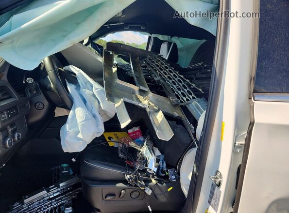 1GNSCFKD6PR356517 2023 CHEVROLET SUBURBAN White Widok wnętrza z przodu