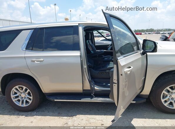 1GNSCNKD3NR207327 2022 CHEVROLET TAHOE Серебряный Вид задней части салона