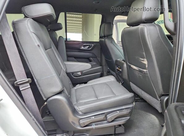1GNSCNKD9MR308371 2021 CHEVROLET TAHOE Белый Вид задней части салона