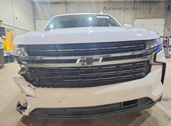 1GNSCRKDXNR213018 2022 CHEVROLET TAHOE Белый Вид спереди