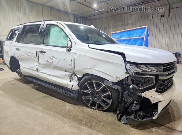 1GNSCRKDXNR213018 2022 CHEVROLET TAHOE Белый Передняя правая четверть