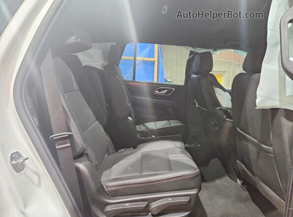 1GNSCRKDXNR213018 2022 CHEVROLET TAHOE Белый Вид задней части салона