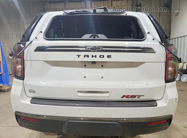 1GNSCRKDXNR213018 2022 CHEVROLET TAHOE Белый Вид сзади