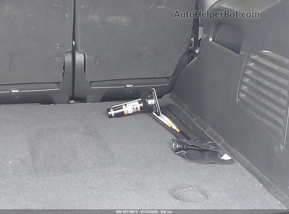 1GNSKAEC1KR348357 2019 CHEVROLET TAHOE Серебряный Вид щитка приборов