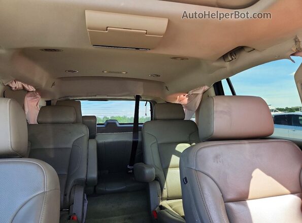 1GNSKCKC3JR185337 2018 CHEVROLET TAHOE White Widok tylnych siedzeń