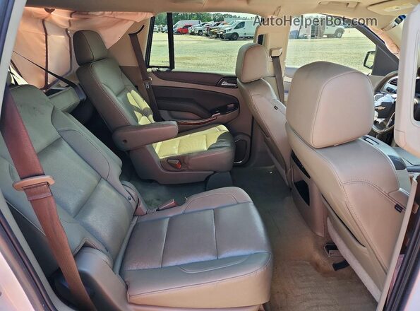 1GNSKCKC3JR185337 2018 CHEVROLET TAHOE White Widok wnętrza z tyłu
