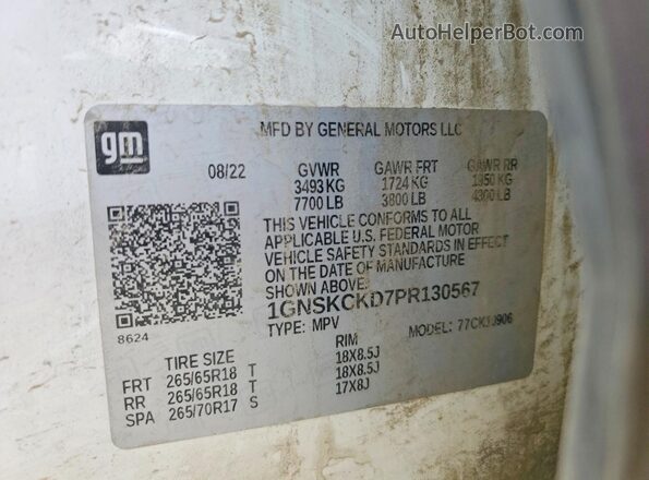 1GNSKCKD7PR130567 2023 CHEVROLET SUBURBAN White Widok naklejki z numerem VIN