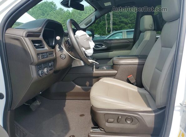 1GNSKDKL3PR273643 2023 CHEVROLET SUBURBAN Белый Вид салона спереди