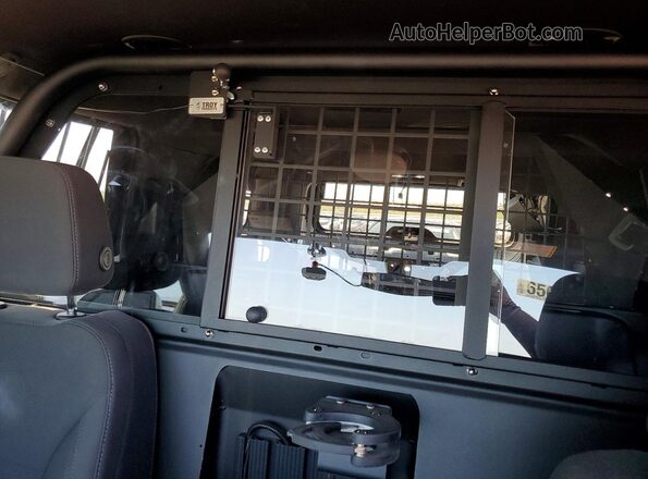 1GNSKLED0PR182151 2023 CHEVROLET TAHOE Серебряный Вид задних сидений