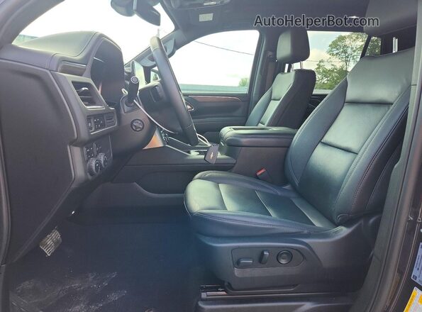 1GNSKNKDXPR404940 2023 CHEVROLET TAHOE Черный Вид салона спереди