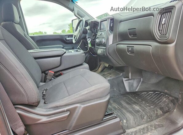 1GT39LE79PF108327 2023 GMC SIERRA Серебряный Вид панели приборов