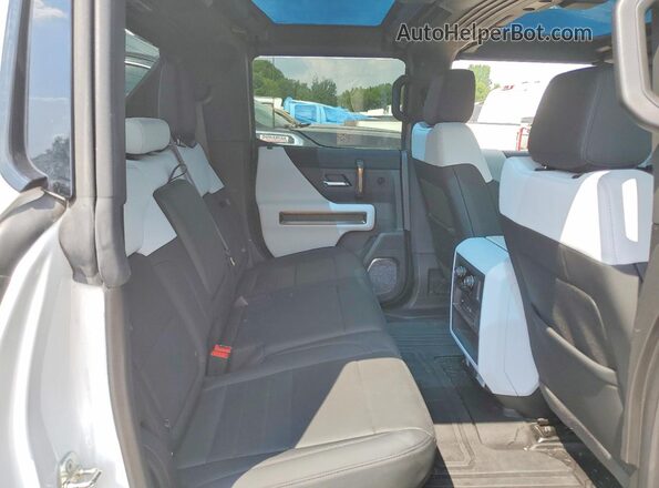 1GT40FDA3NU100181 2022 GMC HUMMER White უკანა სალონის ხედი