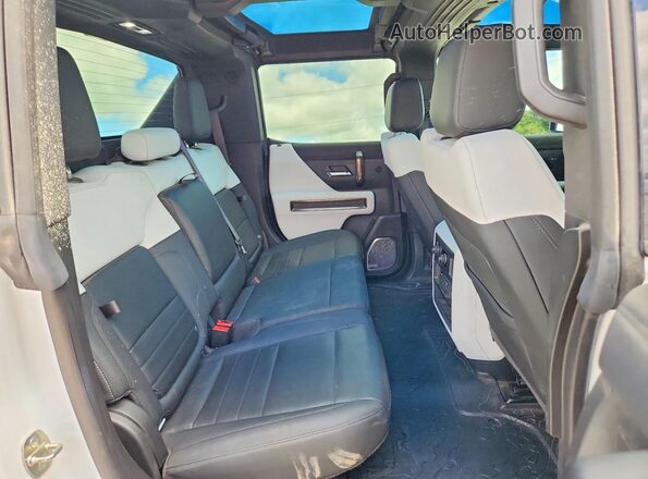 1GT40FDA9NU100217 2022 GMC HUMMER Green უკანა სავარძლების ხედი