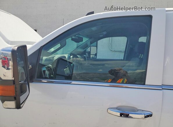 1GT42VCY1KF270641 2019 GMC SIERRA White Widok wnętrza z przodu
